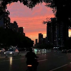 大鸡巴猛插妹妹小洞到高潮跌起
